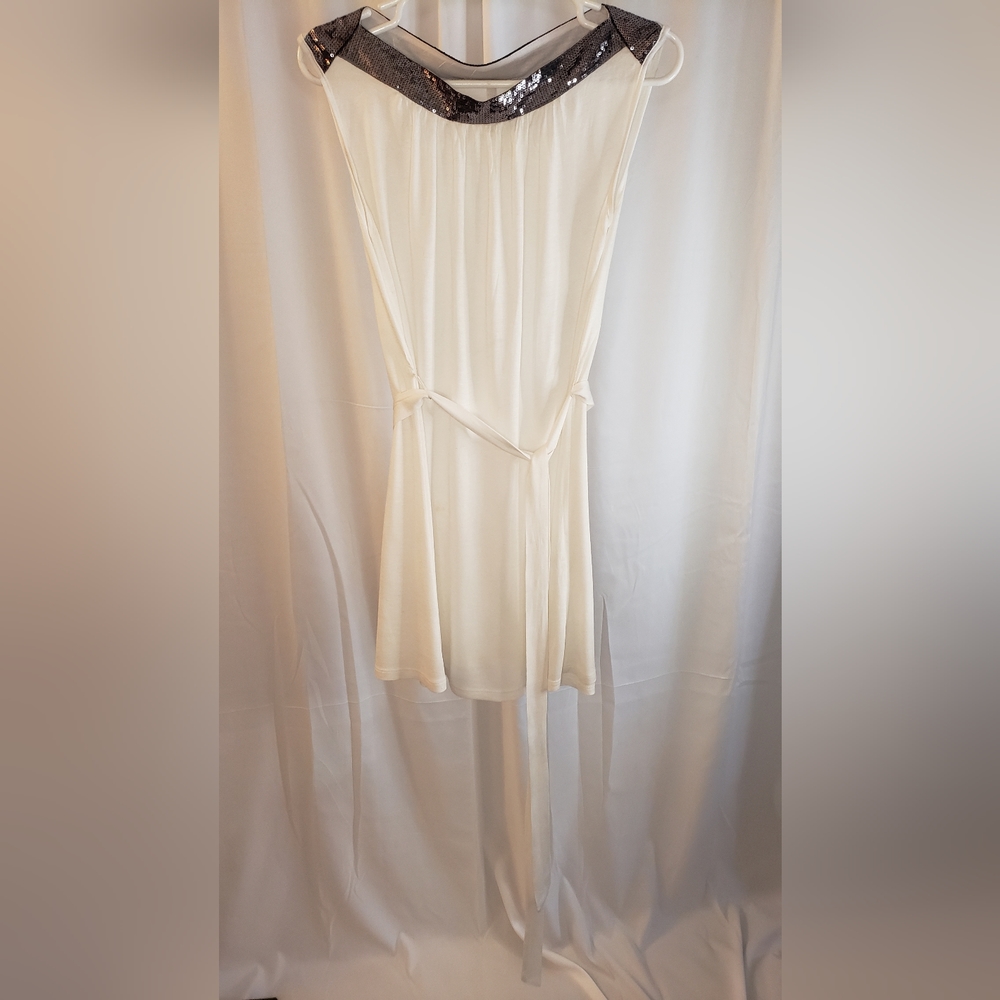 Do & Be, White tunic, boat neck with sequins, belt, women's size Medium.
